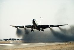 Boeing_KC-135_J57_wet_takeoff.jpg.47cc709e782f1c583e98d99b1e8a0443.jpg