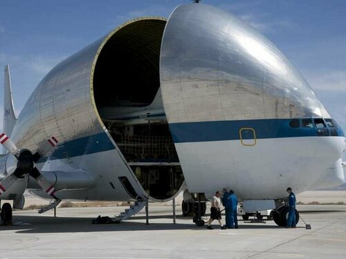 this-super-sized-cargo-plane-carries-nasas-largest-and-most-precious-equipment.jpg.672b6c2d1a15326b62a76b828774d35a.jpg