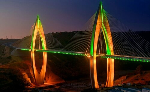 Moroccan-Bridge-Philips-LEDs.thumb.jpg.02a4851ad7cbf119a5584b3c145b59e2.jpg