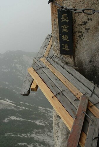 hiking-trail-huashan-mountain-china-3.jpg