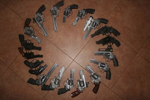 revolvers.thumb.JPG.9871c24ebfad97449a086d313ec96a12.JPG