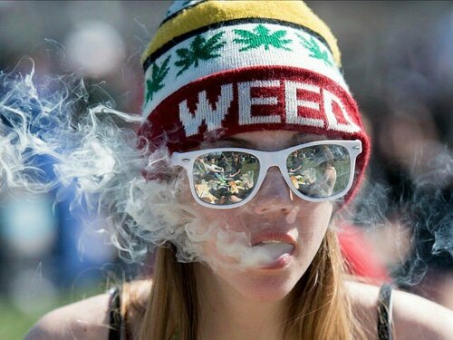 woman-canada-smoke-marijuana-ap-640x480.jpg