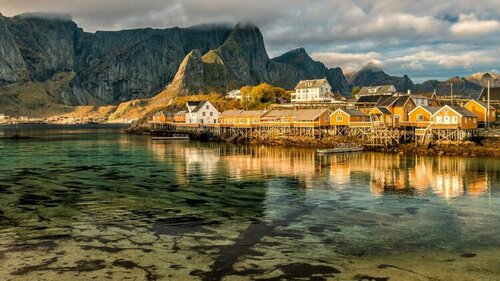 Sakrisoya_Island,_Norway.jpeg