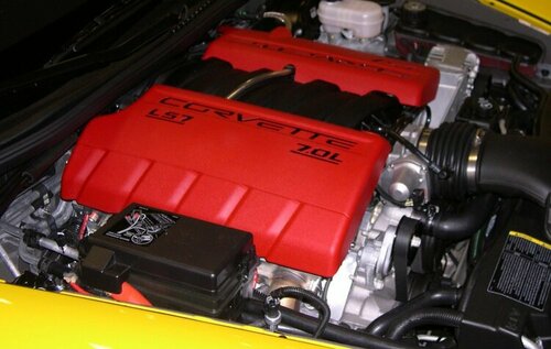 2006_Chevrolet_Corvette_Z06_LS7_engine.jpg