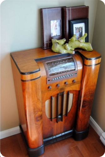 Screenshot_2021-06-11_at_06-02-24_Vintage_Radios_Vintage_radio,_Retro_radios,_Antique_radio.png