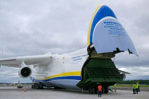 Antonov_An-225_Mriya_(14219323367).jpg
