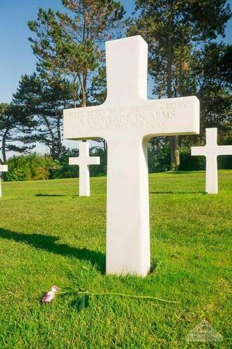 Normandy American Cemetery and Memorial - Colleville-sur-Mer - Headstone - Known But To God.jpg